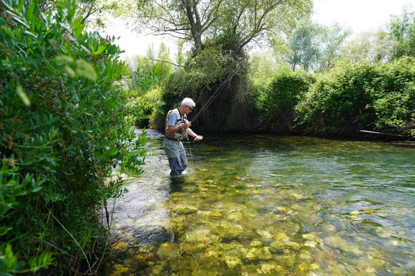 Voler Pêcheur Dans Rivière Plein Air — Photo