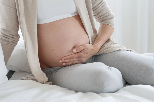 Primer Plano Del Vientre Mujer Embarazada — Foto de Stock
