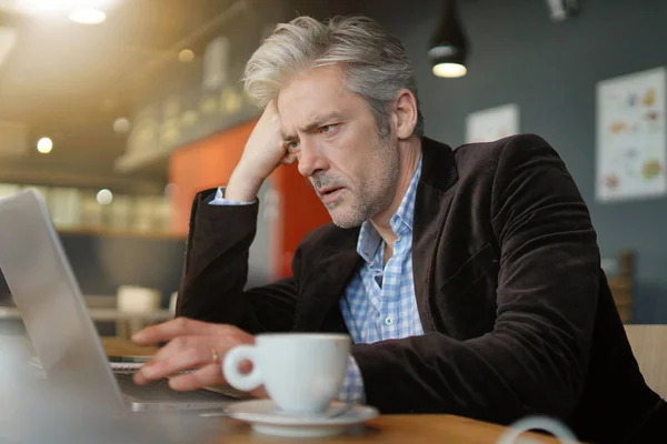 Venditore Stressato Preparare Passo Vendita — Foto Stock