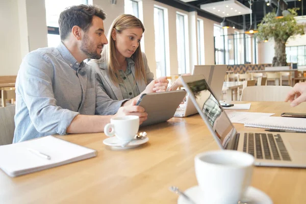 Mixed Sales Team Working Presentation Meeting — Stock Photo, Image