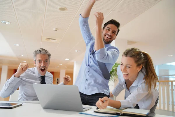 Dynamic Startup Team Celebrating Successful Business Outcome — Stock Photo, Image