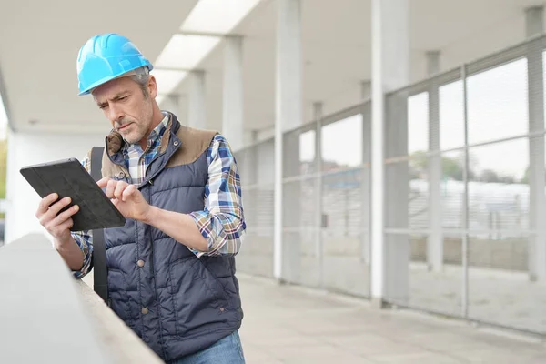 Lead Architect Checking Work Sight Tablet — Stock Photo, Image