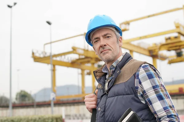 Trabalhador Construção Vista Industrial Olhando Para Câmera — Fotografia de Stock