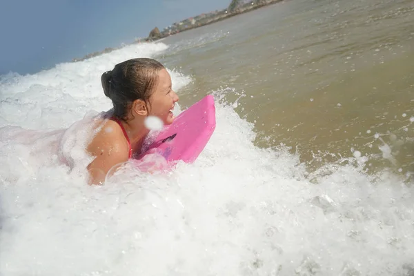 Chica Joven Bodyboarding Océano Atlántico —  Fotos de Stock