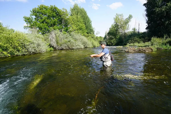 Voler Pêcheur Dans Rivière Plein Air — Photo