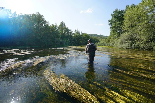 Voler Pêcheur Dans Rivière Plein Air — Photo