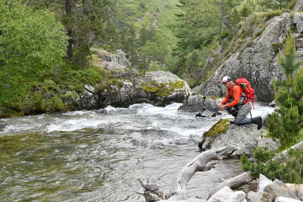 Fliegenfischer Hochgebirge — Stockfoto