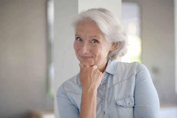 Portrait Smiling Senior Woman White Hair — Stock Photo, Image