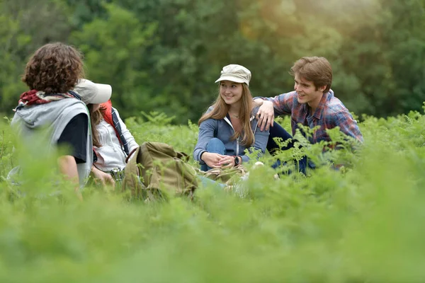 Groupe Amis Lors Une Journée Randonnée — Photo