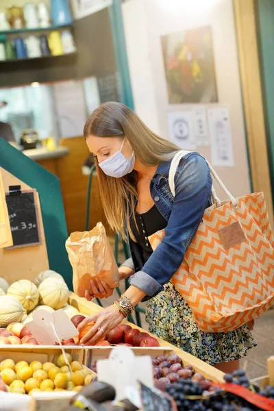 Woman Fresh Food Market Wearing Face Mask — Stock Photo, Image