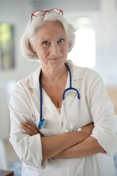 Retrato Médico Sênior Mulher — Fotografia de Stock