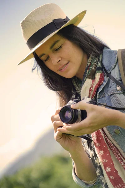 Portrait Dark Haired Woman Hat Taking Pictures Vintage Camera — Stock Photo, Image