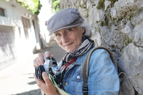 Ritratto Donna Anziana Viaggio Nell Area Turistica — Foto Stock