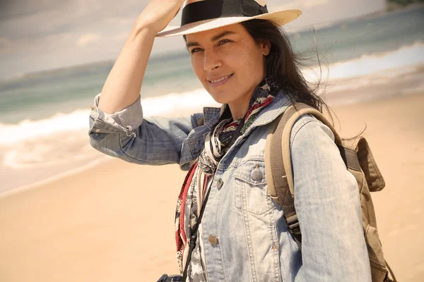 Portrait Year Old Woman Dark Hair Wearing Hat Standing Beach — Stock Photo, Image