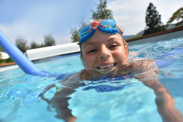 Little Girl Private Swiimming Pool Wearing Goggles — Stock Photo, Image