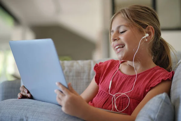 Young Blond Girl Red Shirt Connected Laptop Home — Stock Photo, Image