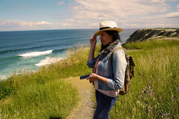 Woman Walking Ocean Coast Wearing Hat Using Smartphone — Stock Photo, Image