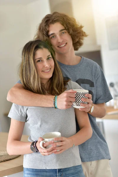 Jovens Casais Estudantes Que Vivem Juntos — Fotografia de Stock