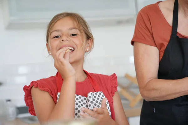 Portrait Year Old Girl Home Kitchen — Stock Photo, Image