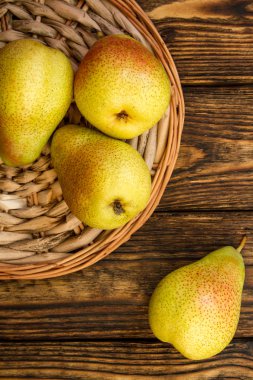 yuvarlak hasır tepsi, yaz meyve olgun armut