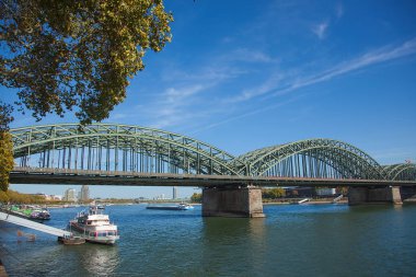 Almanya Köln Ekim 2018.Hohenzollern Köprüsü Ren nehri üzerinde, Almanya