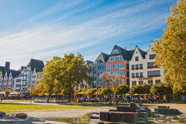 Köln, Almanya - Ekim 2018: Köln, Koln, Almanya 'daki eski şehir merkezi yakınlarındaki Merkez Köln şehir sokakları