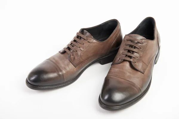 Adamın Kahverengi Doğal Deri Ayakkabılar Beyaz Izole Rahat Ayakkabı Arka — Stok fotoğraf