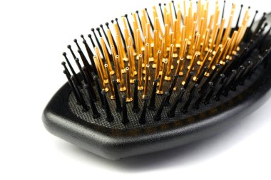 Beyaz arka planda izole yeni modern saç fırçası