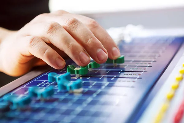 Professional Audio Engineer Adjusting Mixing Concole — Stock Photo, Image