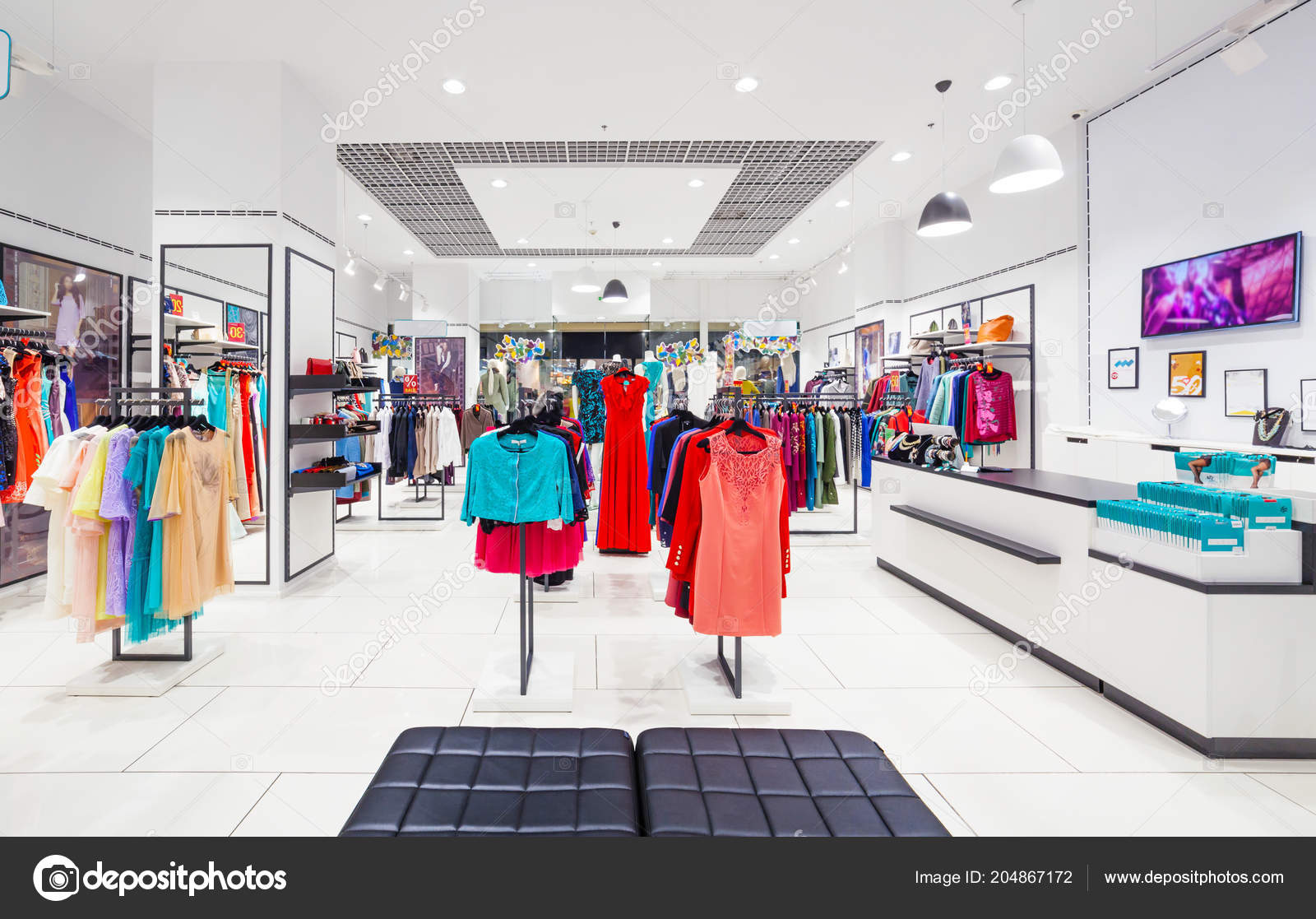 Enlace seta Cancelar Interior Tienda Ropa Moda Para Mujeres: fotografía de stock © luckyraccoon  #204867172 | Depositphotos