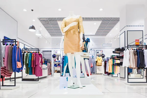 Interieur Magasin Vetements Mode Pour Femmes Photo de stock par luckyraccoon 204867172
