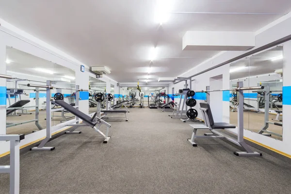 Interior Moderno Del Gimnasio Con Equipamiento Deportivo —  Fotos de Stock