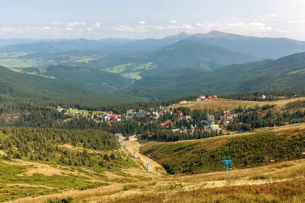 Widok Góry Ośrodka Narciarskiego Dragobrat Karpaty Ukraina — Zdjęcie stockowe