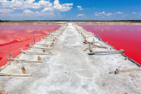 Ukrayna 'da doğal tuz çıkarma havuzu..
