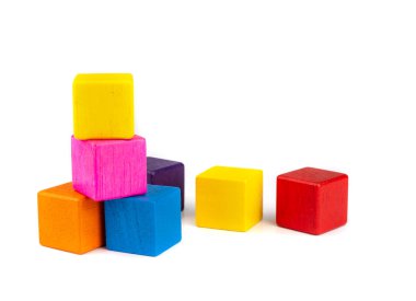 oyuncak bloklar, Derma ahşap bloklar izole beyaz arka plan yığını..