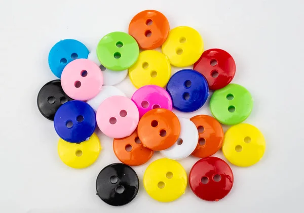 Цветные Кнопки Шитья Изолированы Белом Фоне — стоковое фото