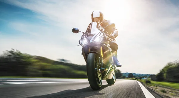 Motorrad Unterwegs Spaß Beim Fahren Auf Der Leeren Straße Auf — Stockfoto