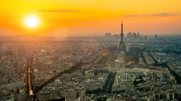 Calles París Con Vistas Famosa Torre Eiffel París Día Soleado —  Fotos de Stock