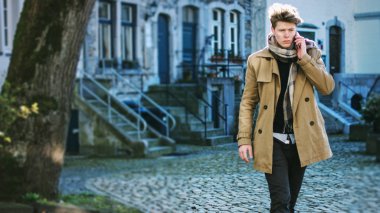 Genç serbest iş adamları iş başında iş başlangıç