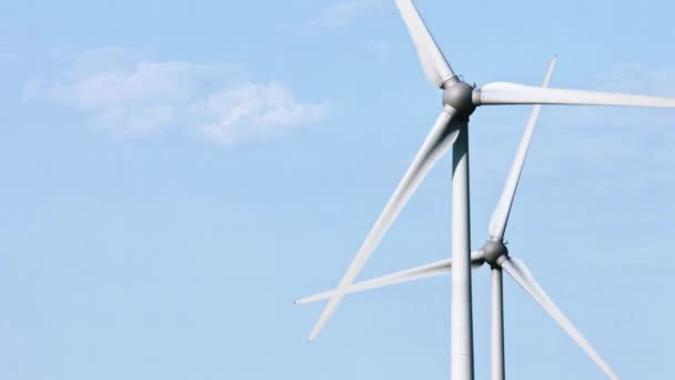 Turbinas Eólicas Campos Agrícolas Día Verano Producción Energía Con Energía — Vídeo de stock