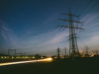 gün batımı taşınması, elektrik direkleri temiz yenilenebilir enerji