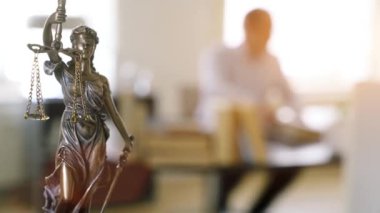 Adalet, adalet veya Justitia adalet Roma tanrıçası heykeli