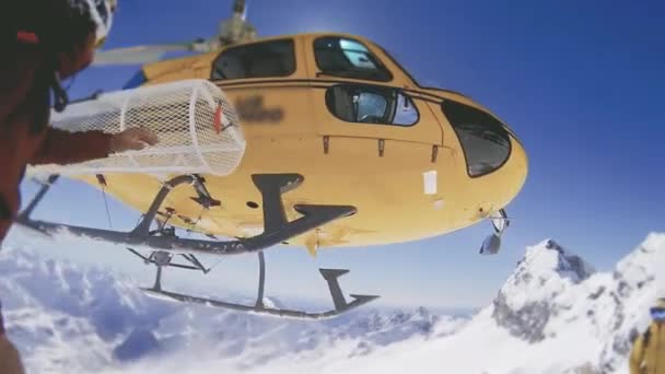 Helikopter Kış Sporu Avrupa Alpes Snowboard Heliboarding — Stok video