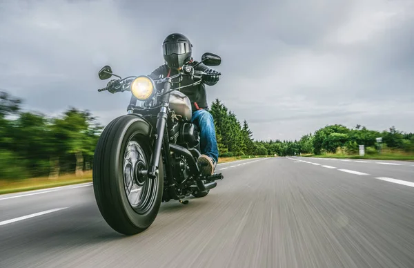 Motorrad Unterwegs Spaß Beim Fahren Auf Der Leeren Straße Auf — Stockfoto