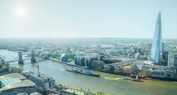 London Tower Bridge Adlı Bir Gün Güneşli Yaz Gündoğumu Parlayan — Stok fotoğraf