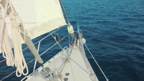 Yacht Vela Largo Della Costa Con Bel Tramonto — Video Stock