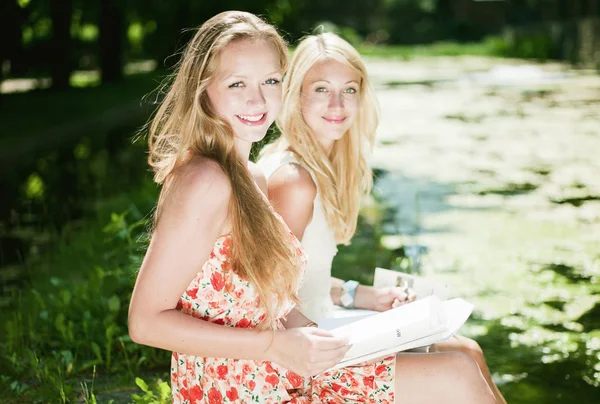 Buiten studeren — Stockfoto