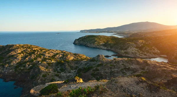 Hermoso Paisaje Mediterráneo Puesta Sol Sobre Las Montañas —  Fotos de Stock