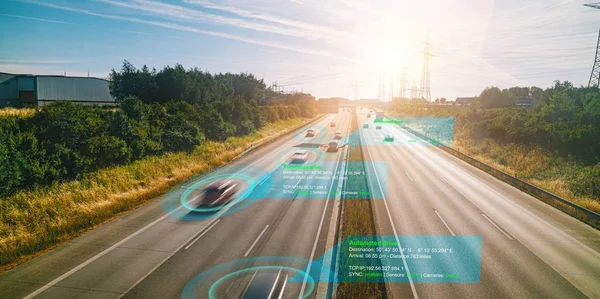 スマートカー(Hud)、ハイワで自動運転モード車両 — ストック写真