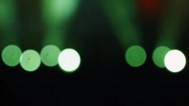 Neon ışınları, ışık yanıp söner, yüzler, çizgiler ile soyut renk arka plan. Substrat Kozmik soyut arka plan.